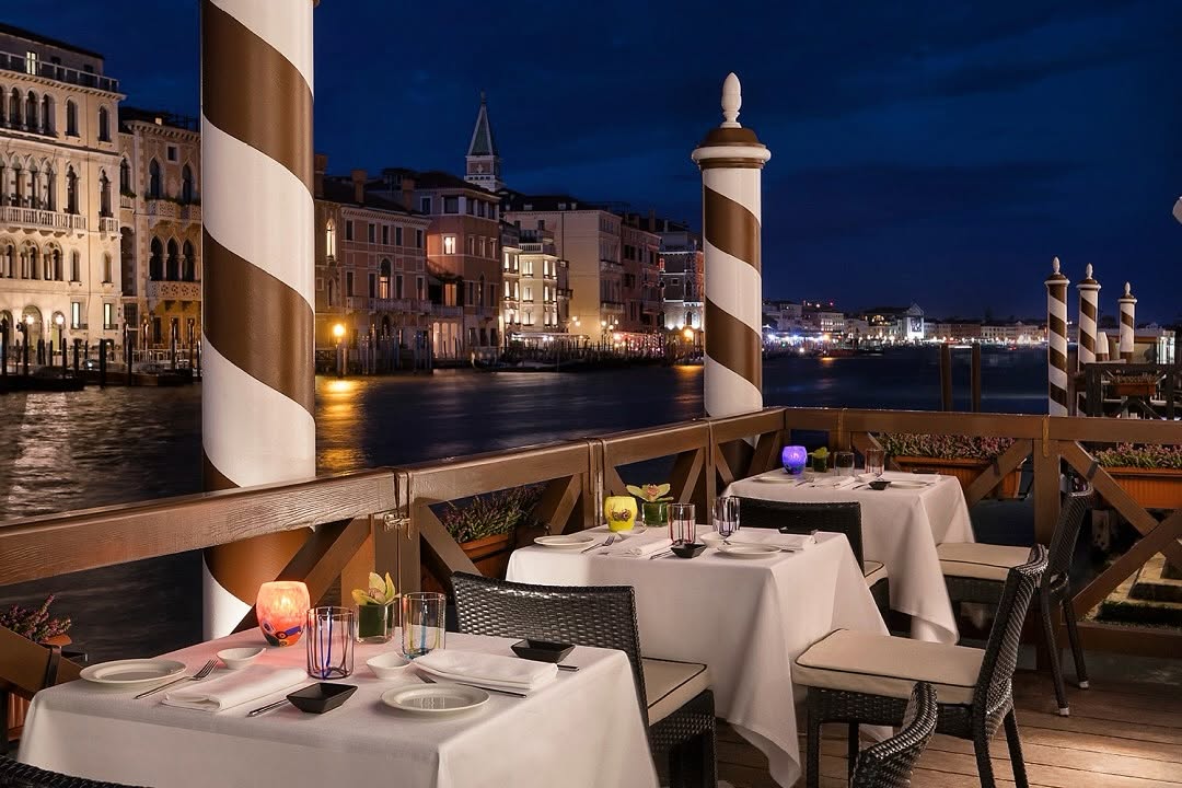 Antinoos Lounge &amp; Restaurant