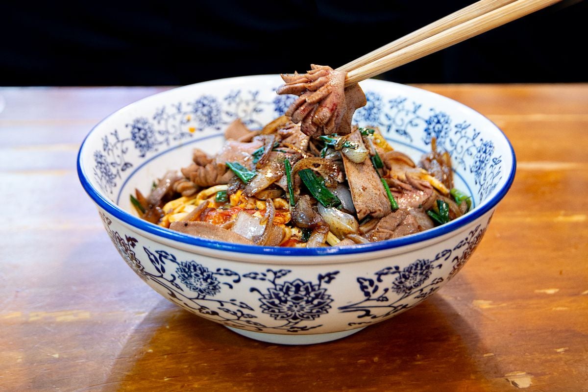 Noodles with kidneys and tomatoes at Fang Lao Da in Hangzhou.
