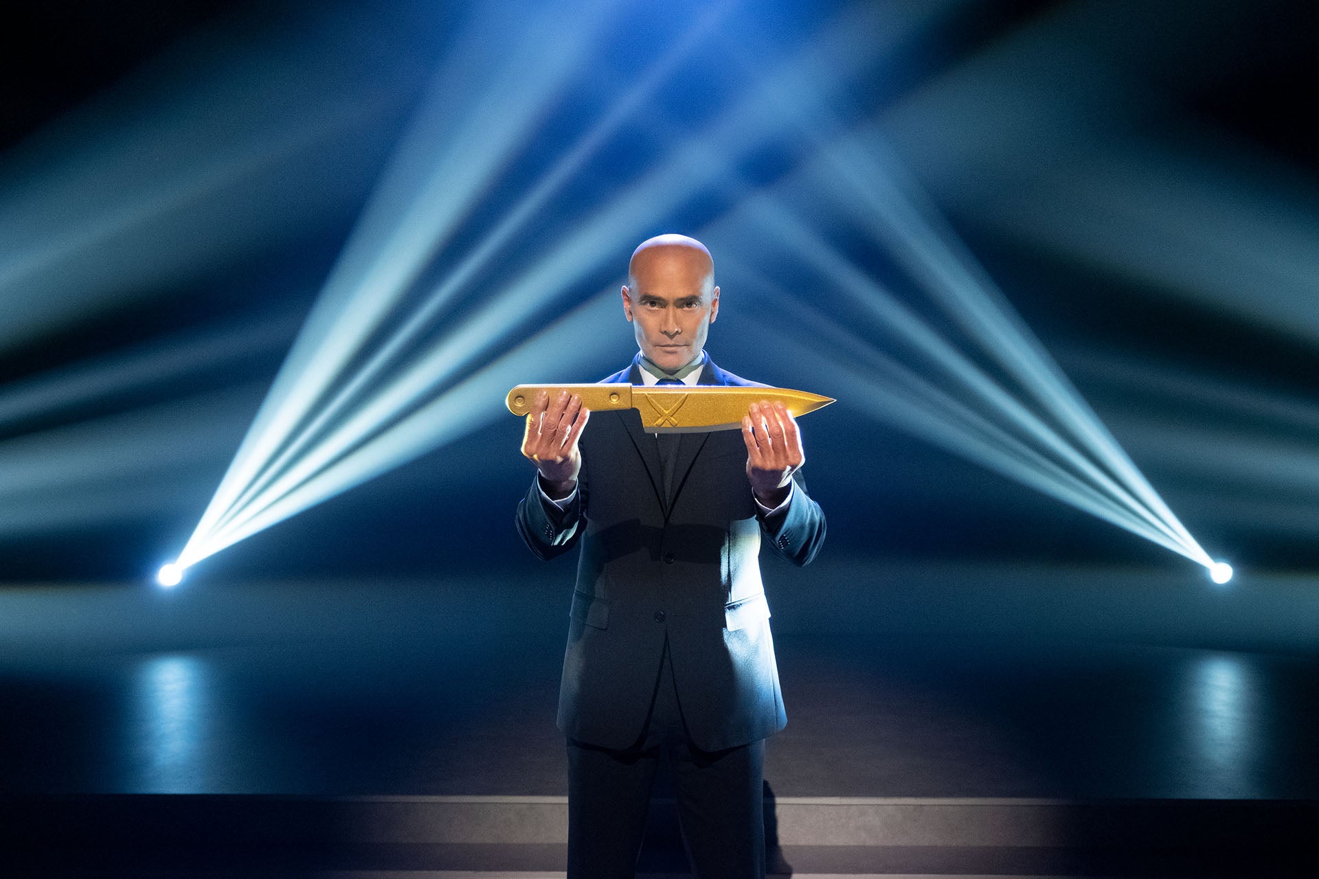 Mark Dacascos holding golden knife