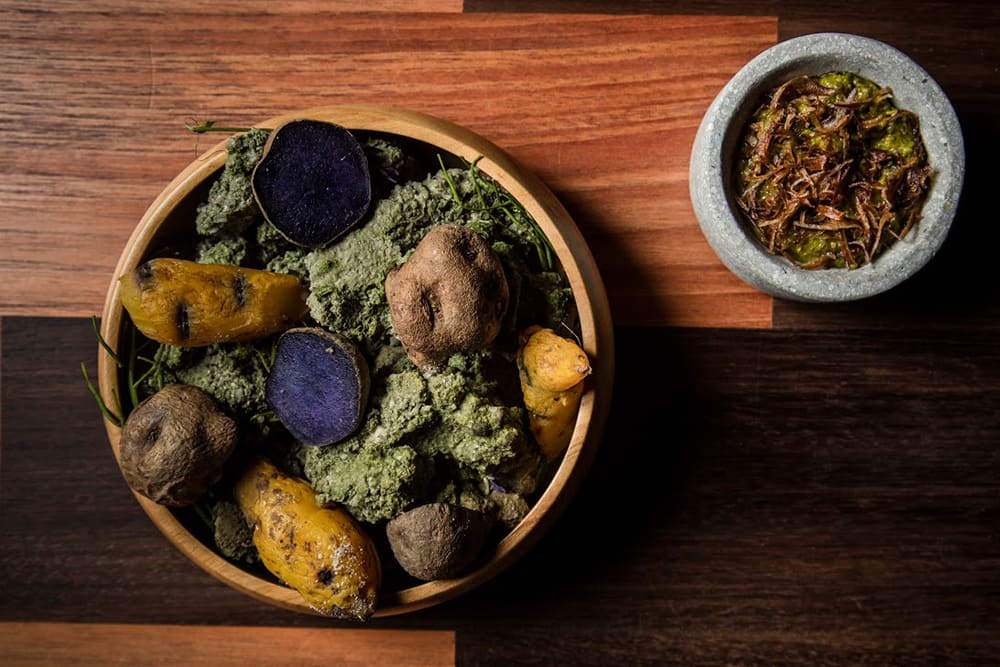 Mil's dish with coca leaves