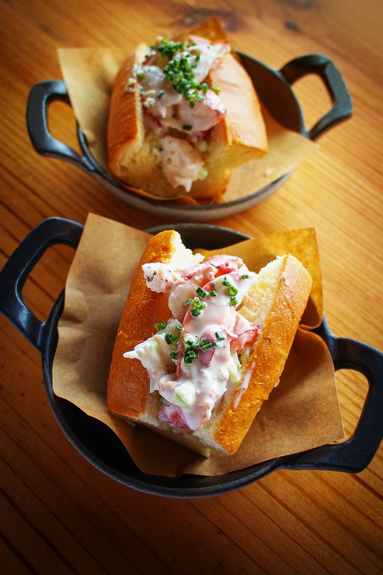 canadian-cuisine-lobster-rolls