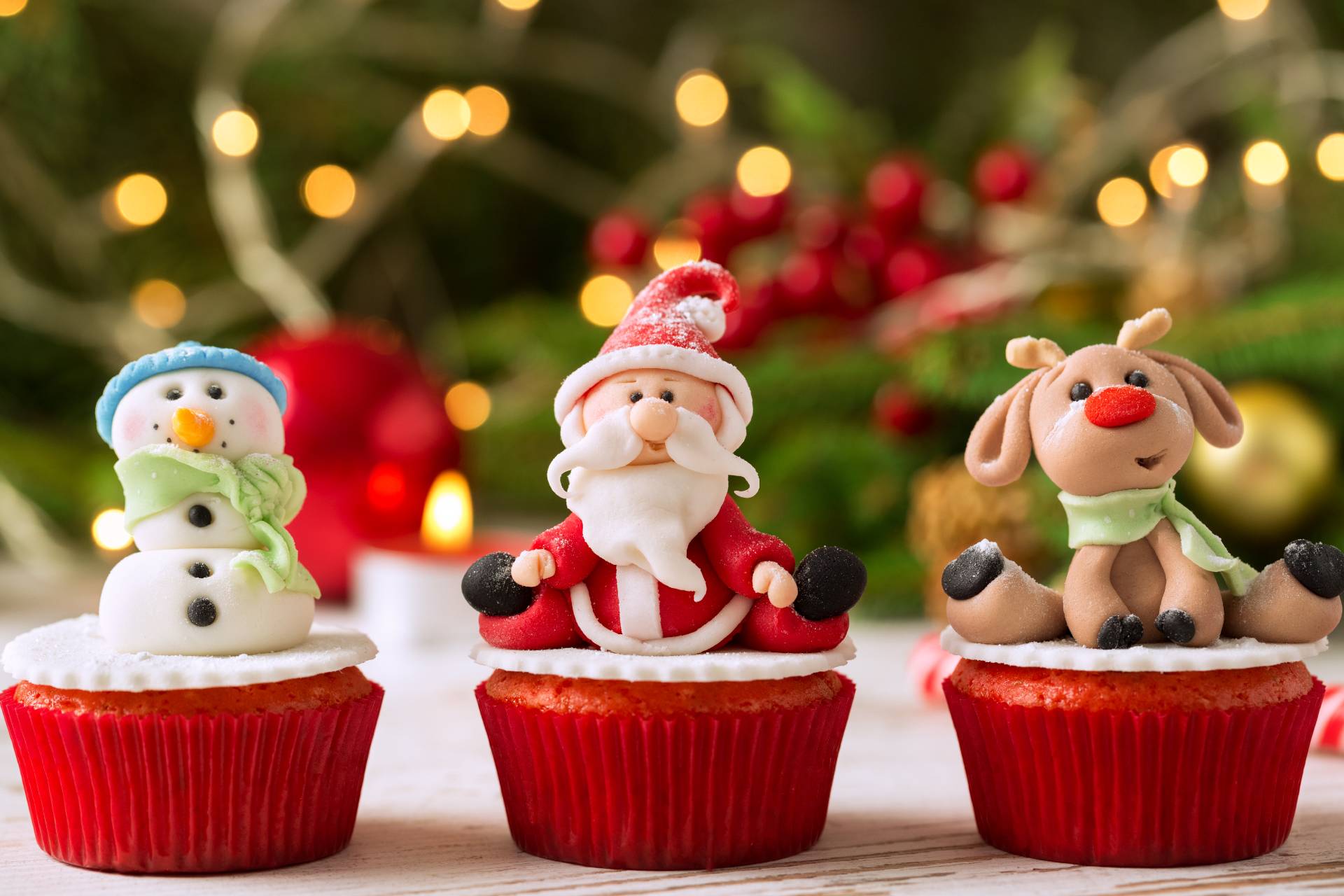 christmas cupcakes ©iStock
