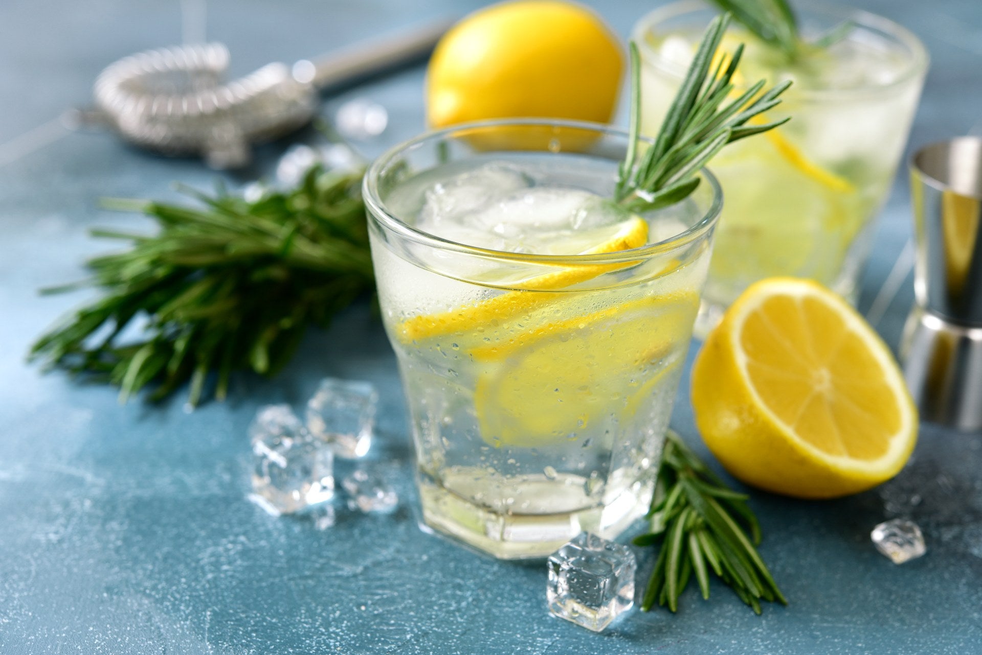 cocktail-garnishes-fresh-herbs