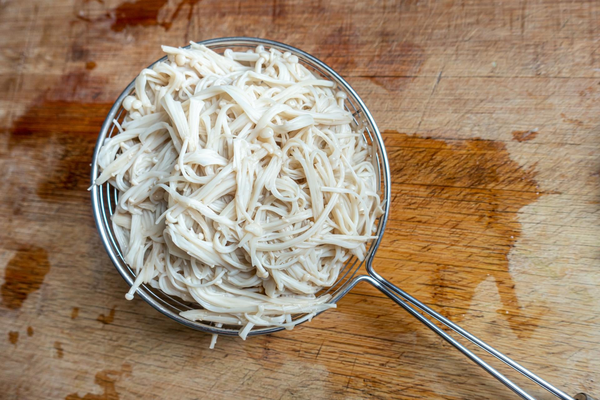 enoki-mushrooms-storage-preparation