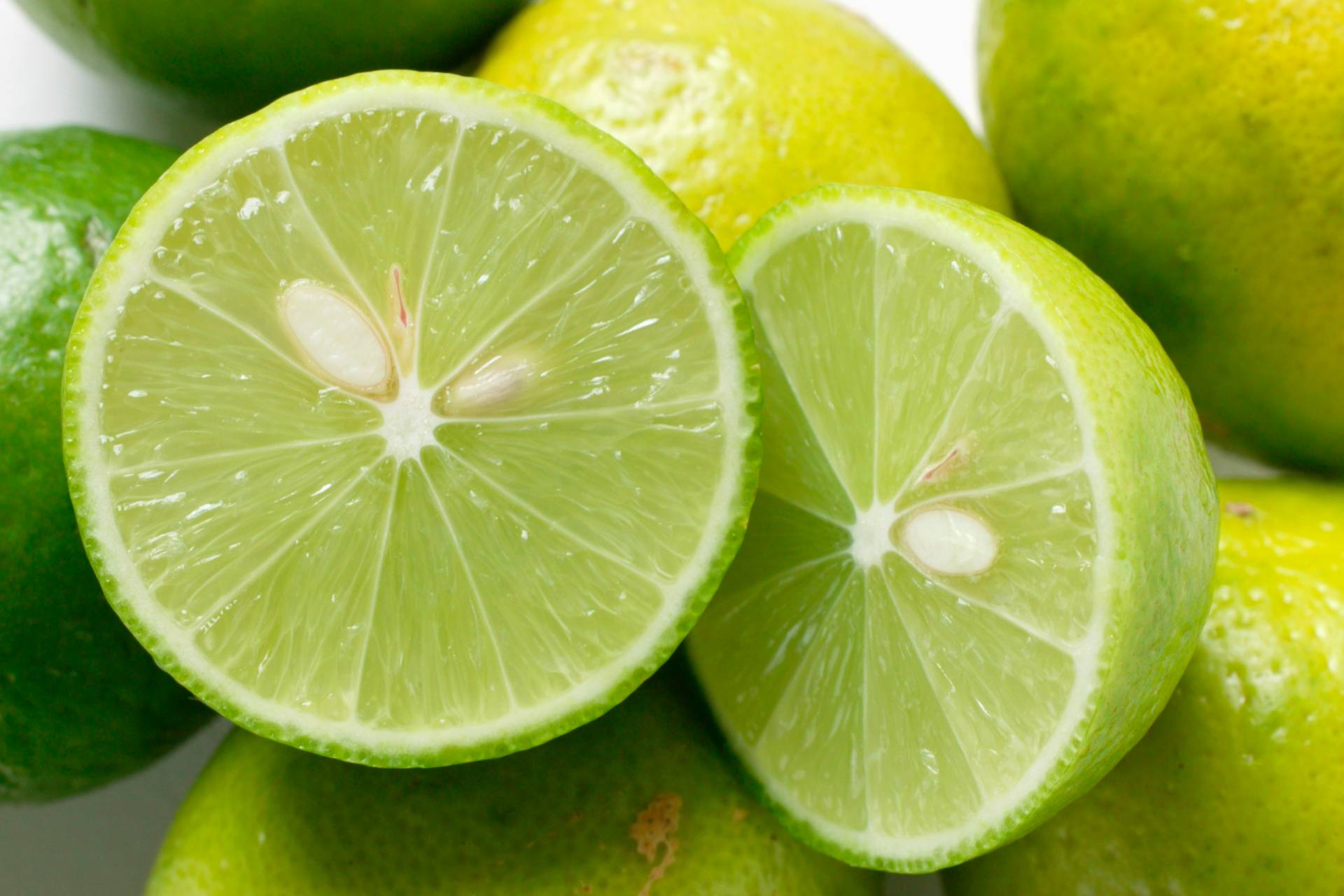 fresh key limes © StockFood _ Foodcollection