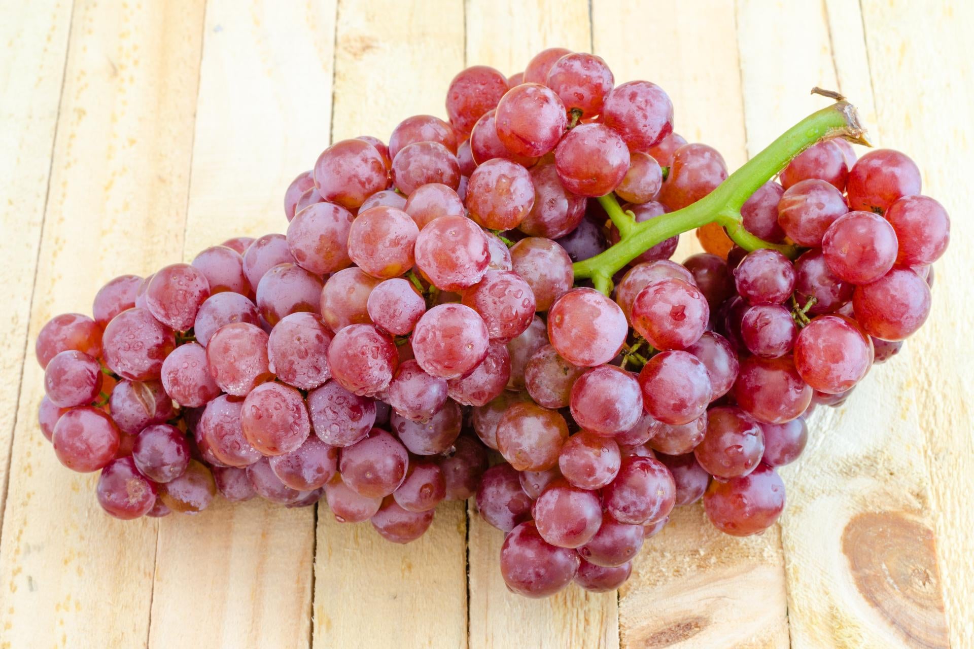 grapes-varieties-crimson-seedless