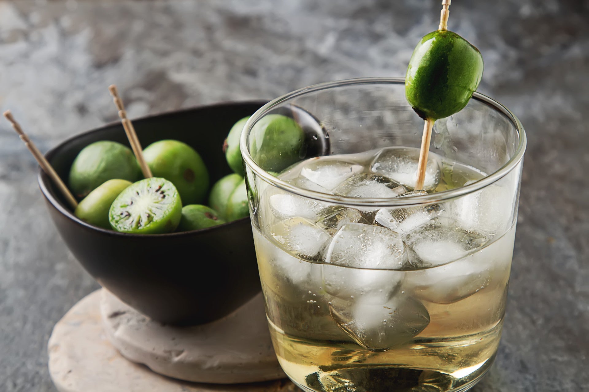 kiwi-berries-how-to-eat