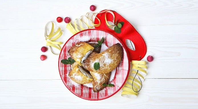 Ricette di Carnevale: i ravioli di Carnevale con zucchero, ricotta e cannella