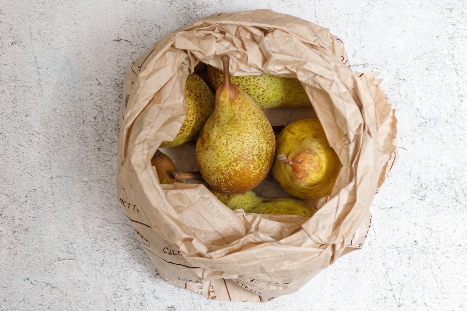 pears in paper bag ©iStock