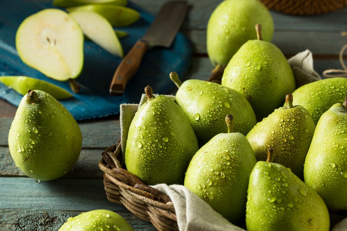 pears-varieties-green-anjou