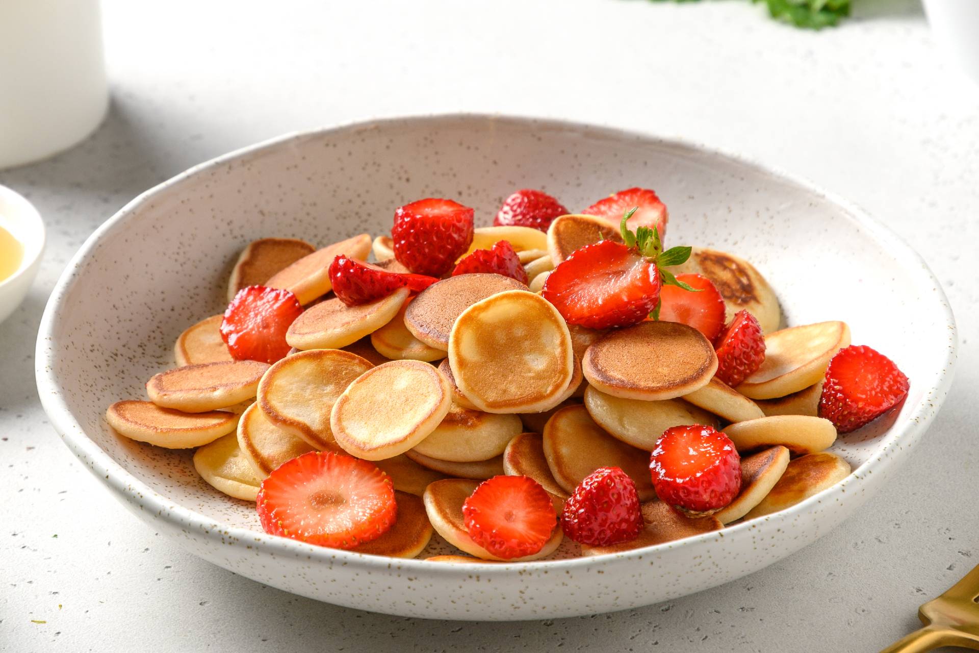 poffertjes with strawberries ©iStock
