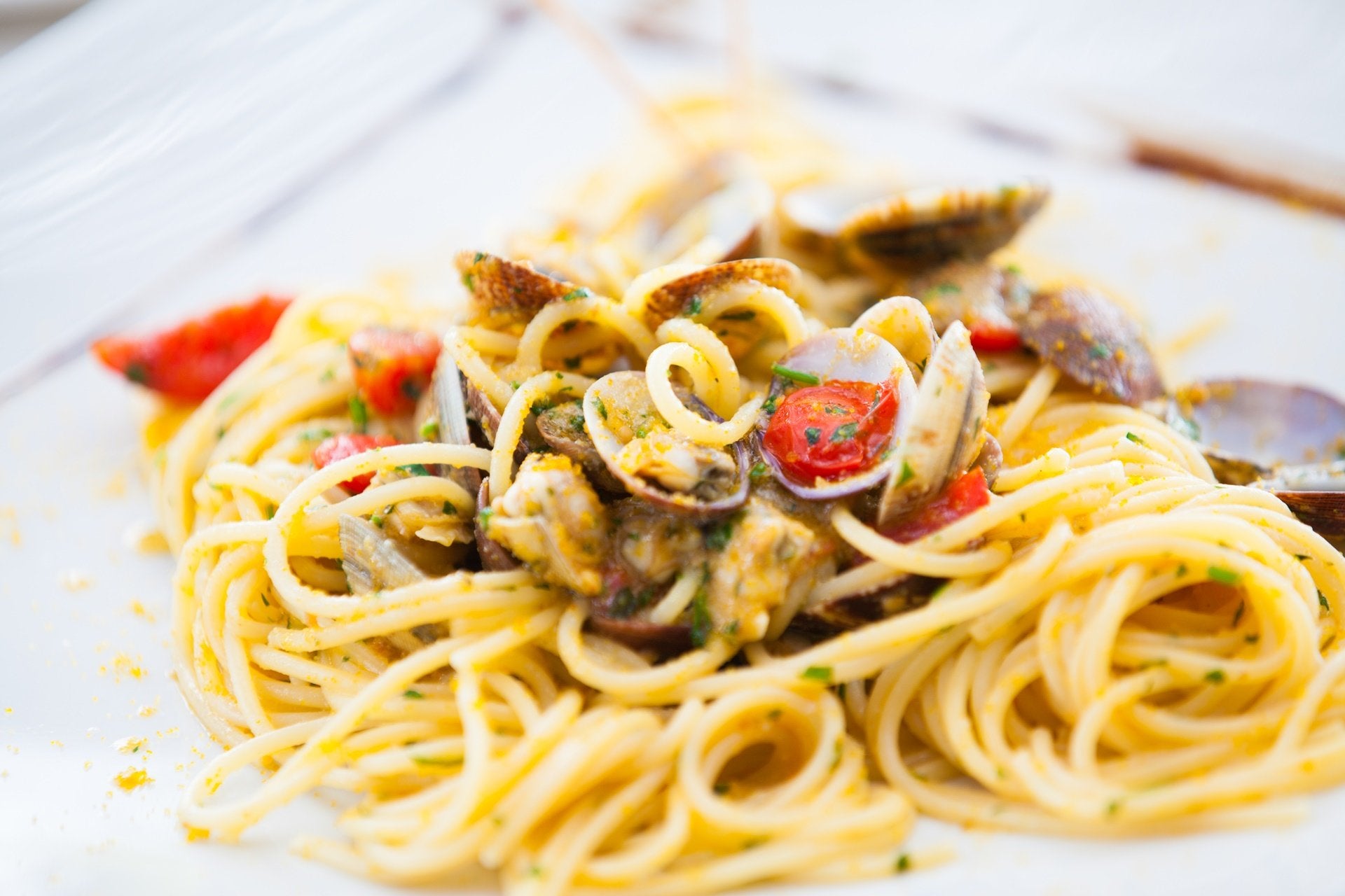 Spaghetti alle vongole con bottarga