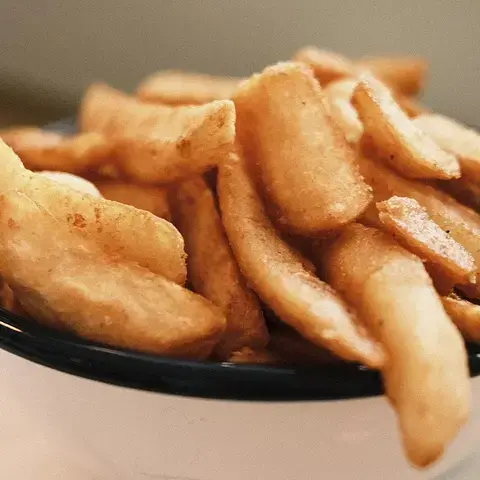 A bowl of chunky chips