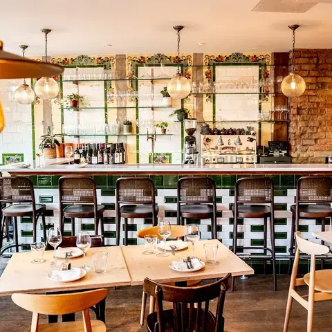 Lyon's Seafood Restaurant &amp; Wine Bar