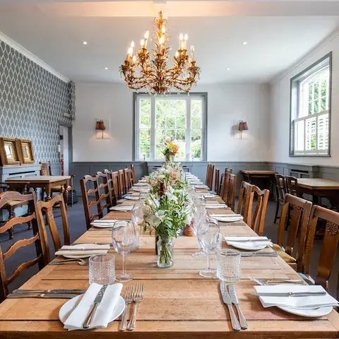 The Fox &amp; Hounds Restaurant &amp; Pub