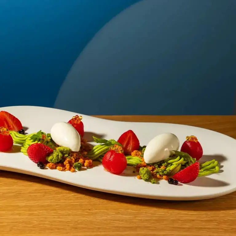 Caprese dish from restaurant Compartir @Joan Valera