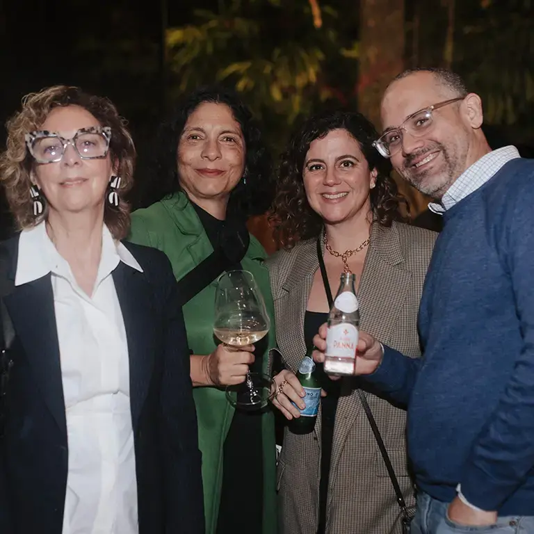 Image 2 from Afuera Hay Más premiere.