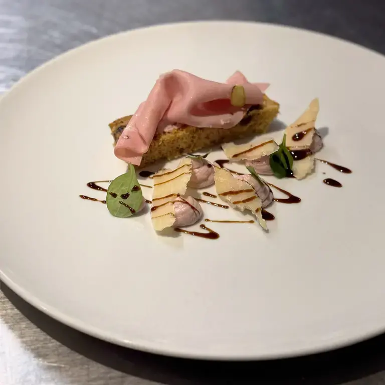 Crunchy panettone with mortadella mousse.