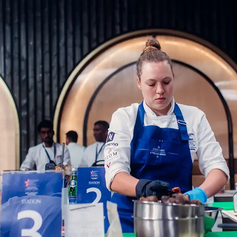 Chef Zanté Neethling cooking at the SPYCA Competition Regional Final.