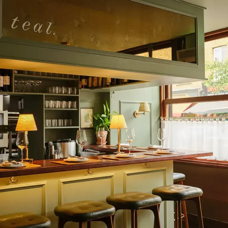 The bar at Teal Sally Abé.