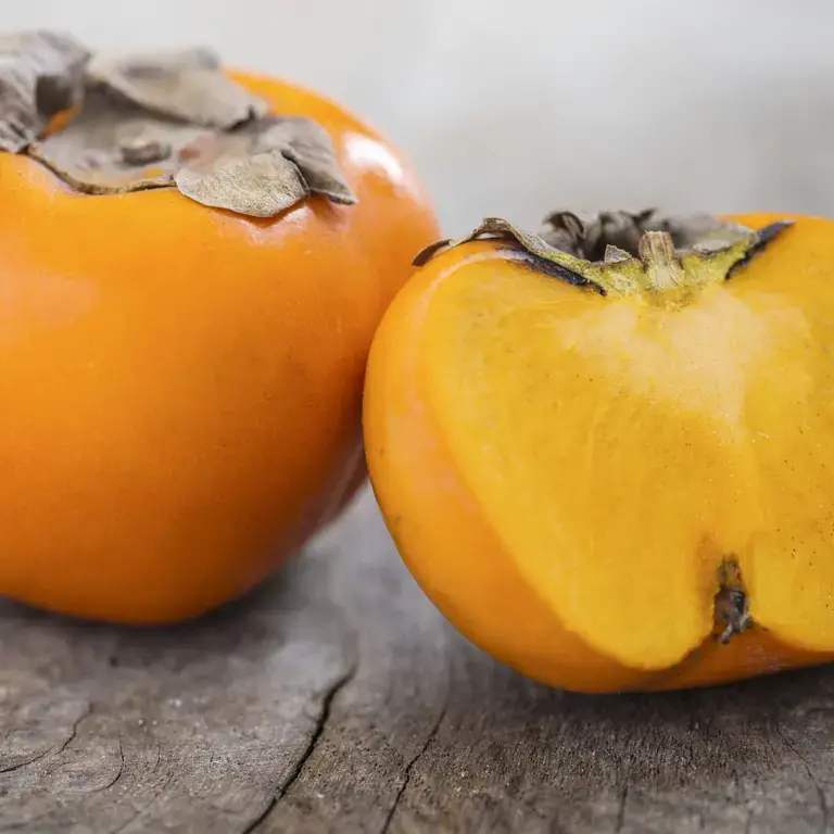 Persimmon fruit varieties and benefits