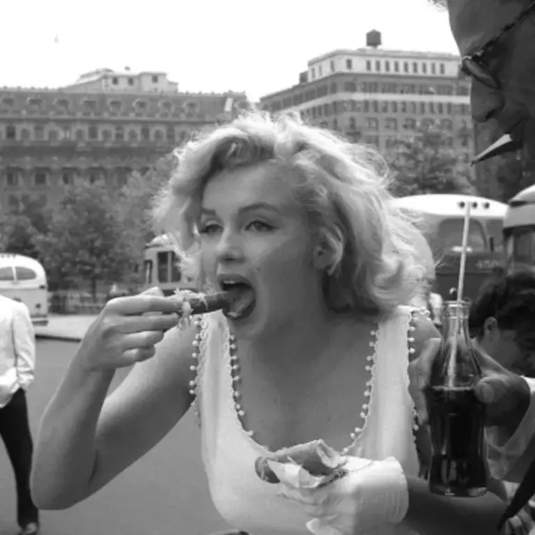 Original_2220_marilyn-hotdog--1-