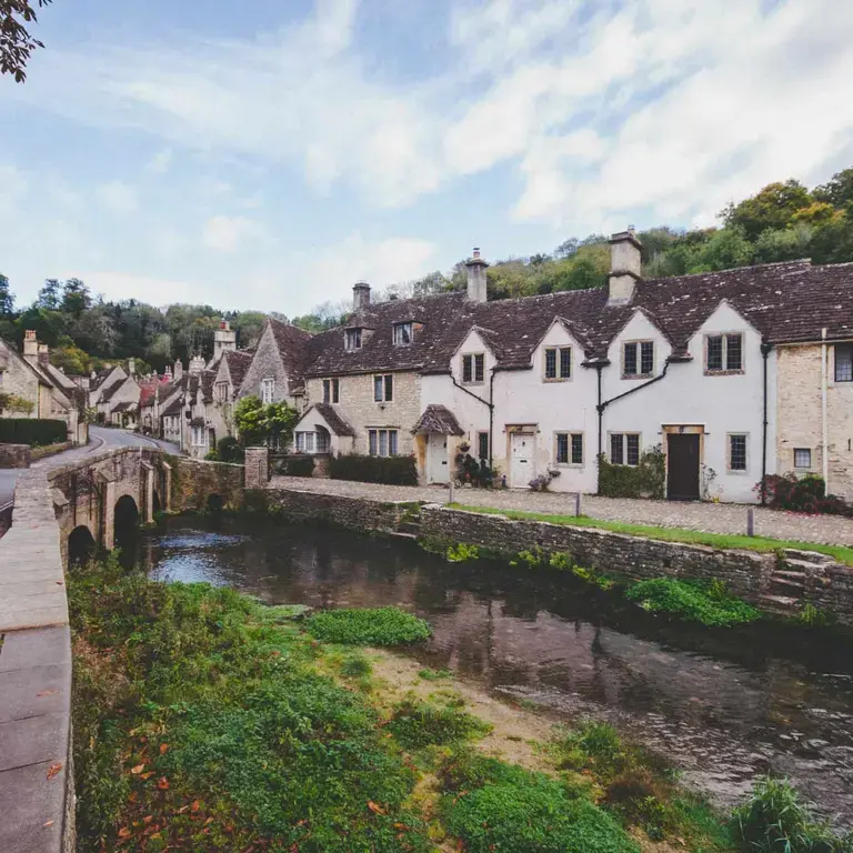A village scene and a Michelin stars illustration.