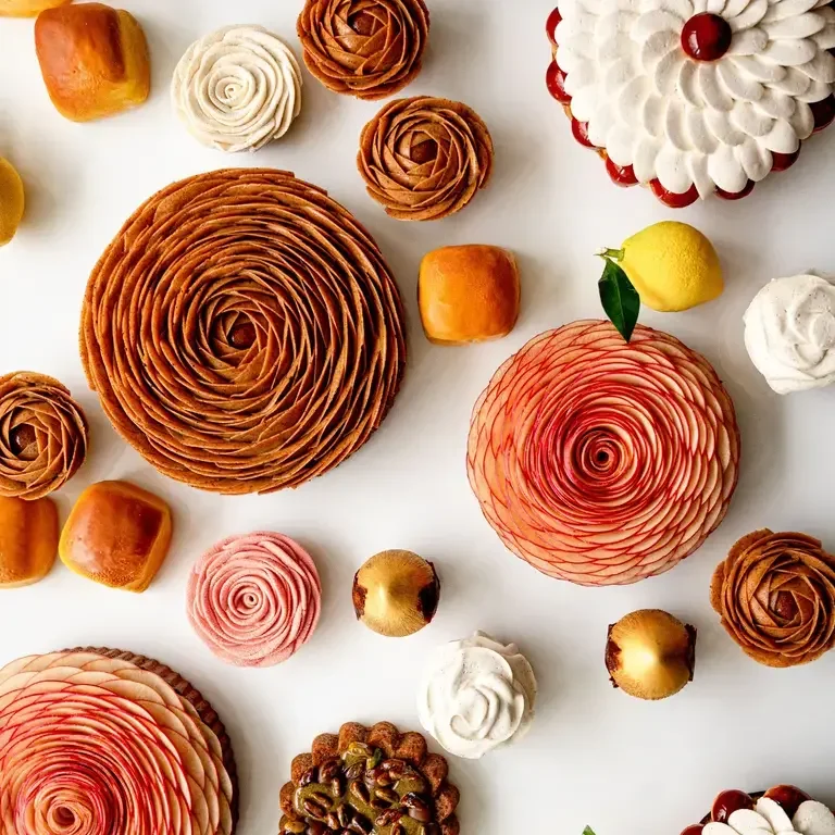 Ariel view of patissier Cédric Grolet's cakes.