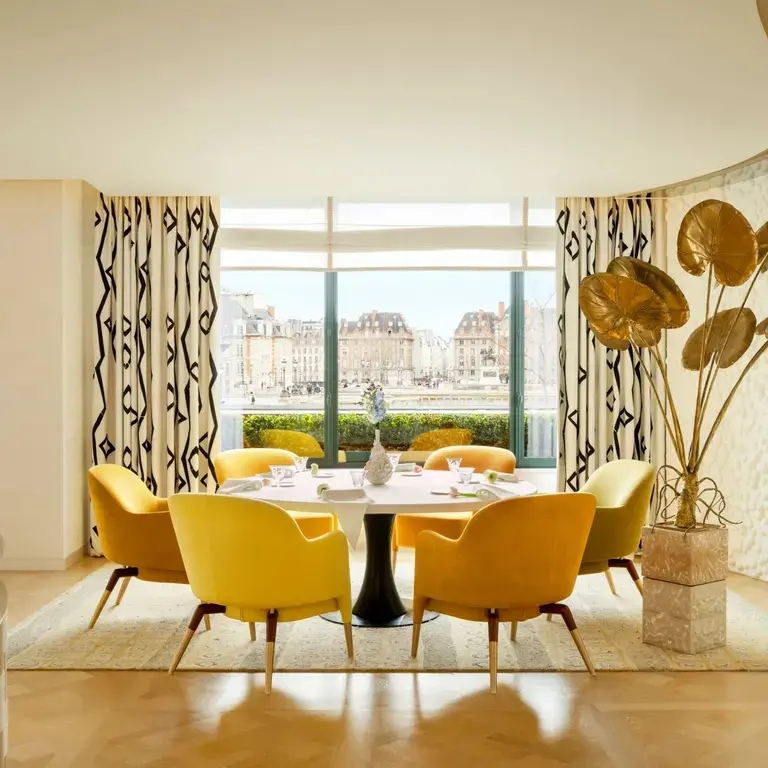 a light and luminous dining room