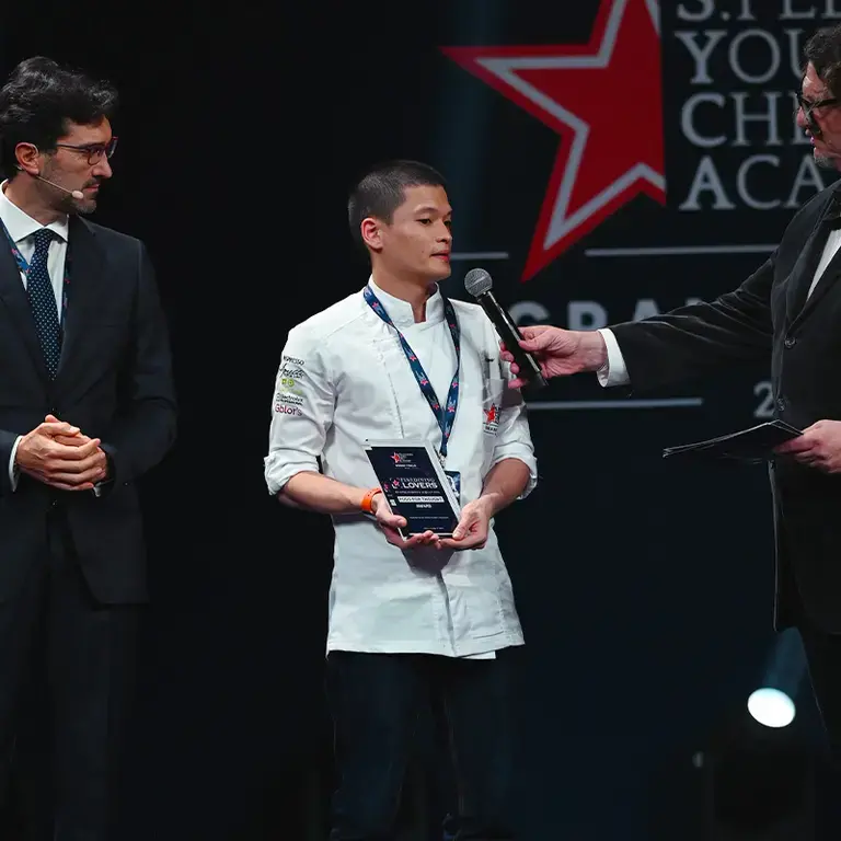 Ian Goh wins the Fine Dining Lovers Food for Thought Award.