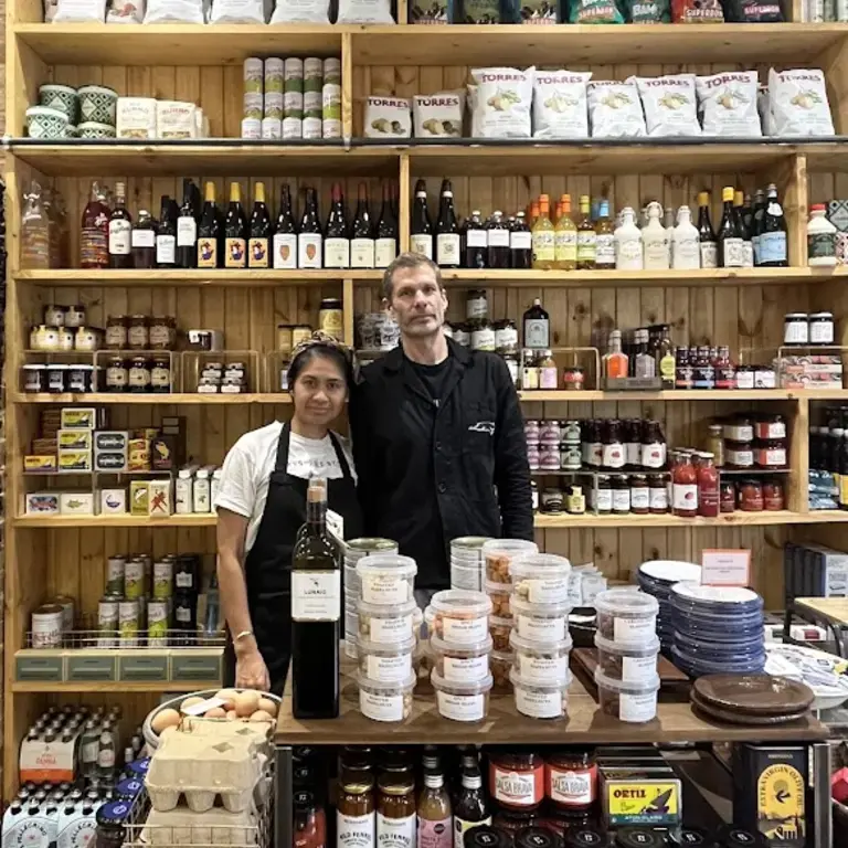 Oli's Thai &amp; Elle’s Deli