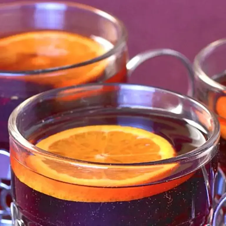 Mulled Wine with Orange Slices Mulled Wine with Orange Slices