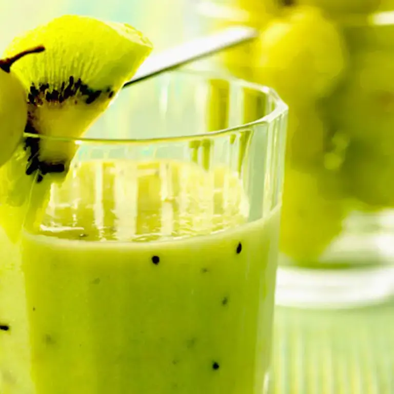 Grape and Kiwi Smoothie With Yogurt Grape and Kiwi Smoothie With Yogurt