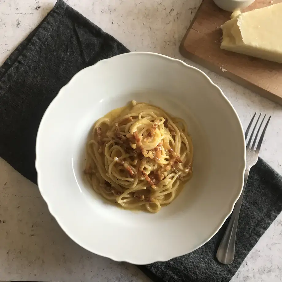 Spaghetti alla carbonara at home