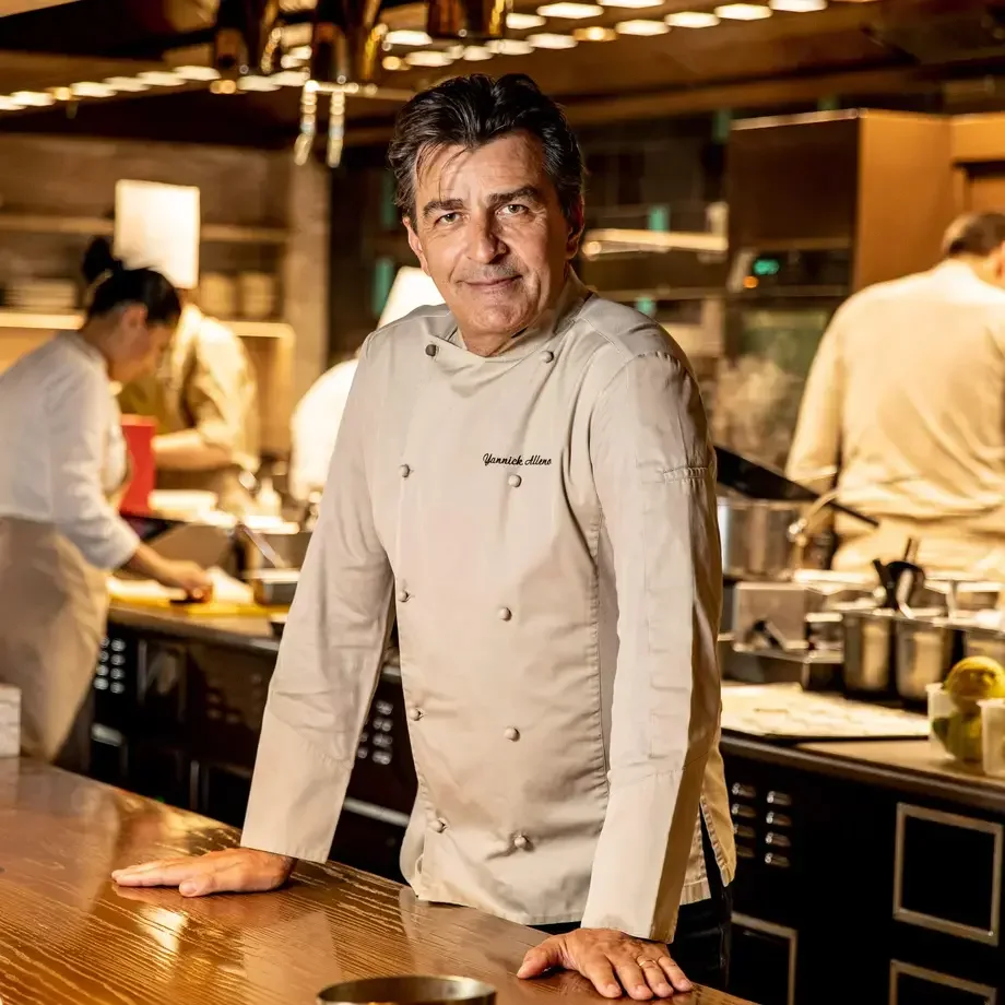 Chef Yannick Alléno in the kitchen.