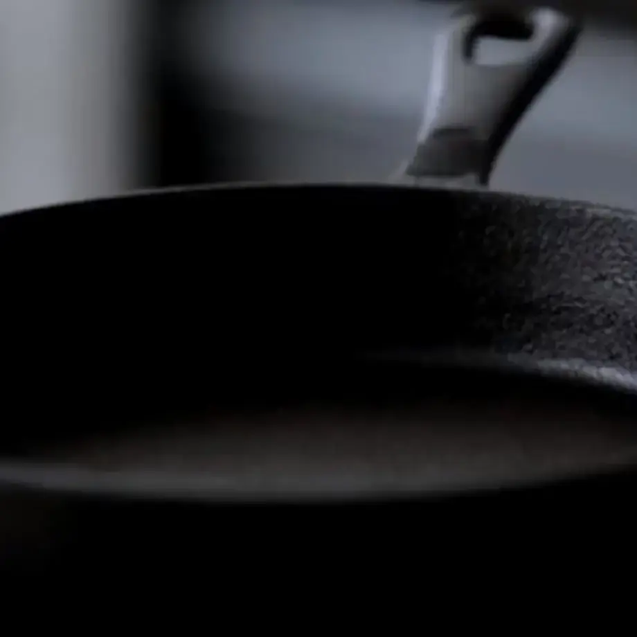 Video: How To Season A Cast Iron Pan
