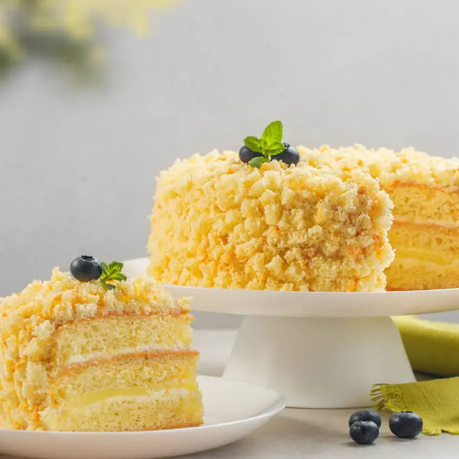 italian mimosa cake ©iStock