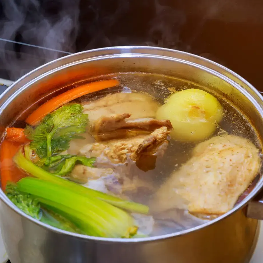 meat broth preparation ©iStock