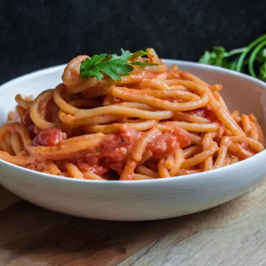spaghetti with tomato sauce