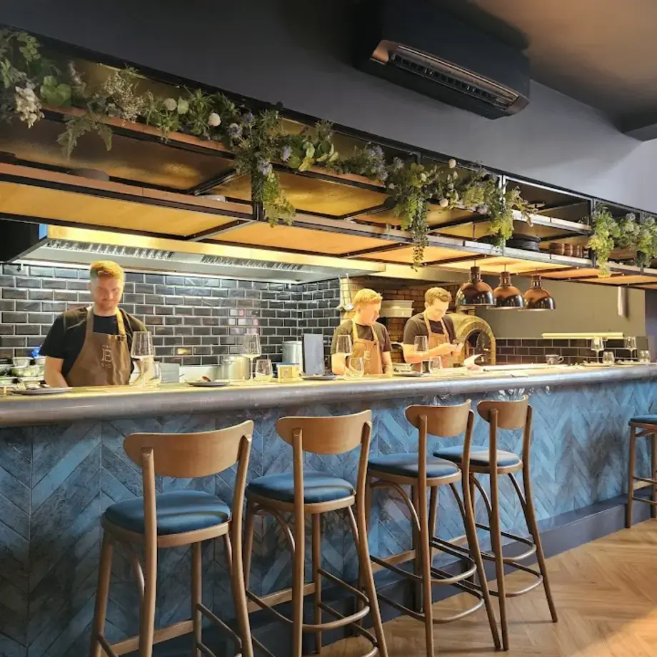 E N G I N E • SOCIAL • DINING E N G I N E • SOCIAL • DINING