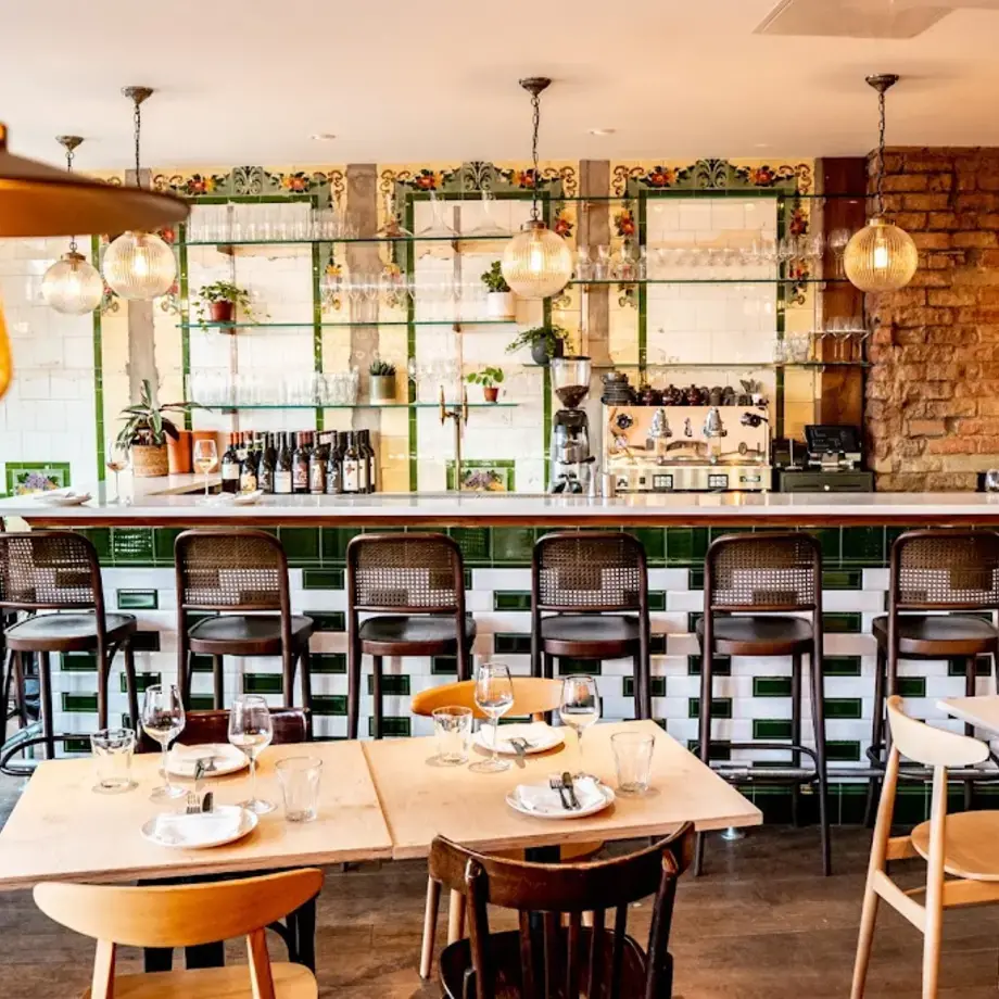 Lyon's Seafood Restaurant &amp; Wine Bar