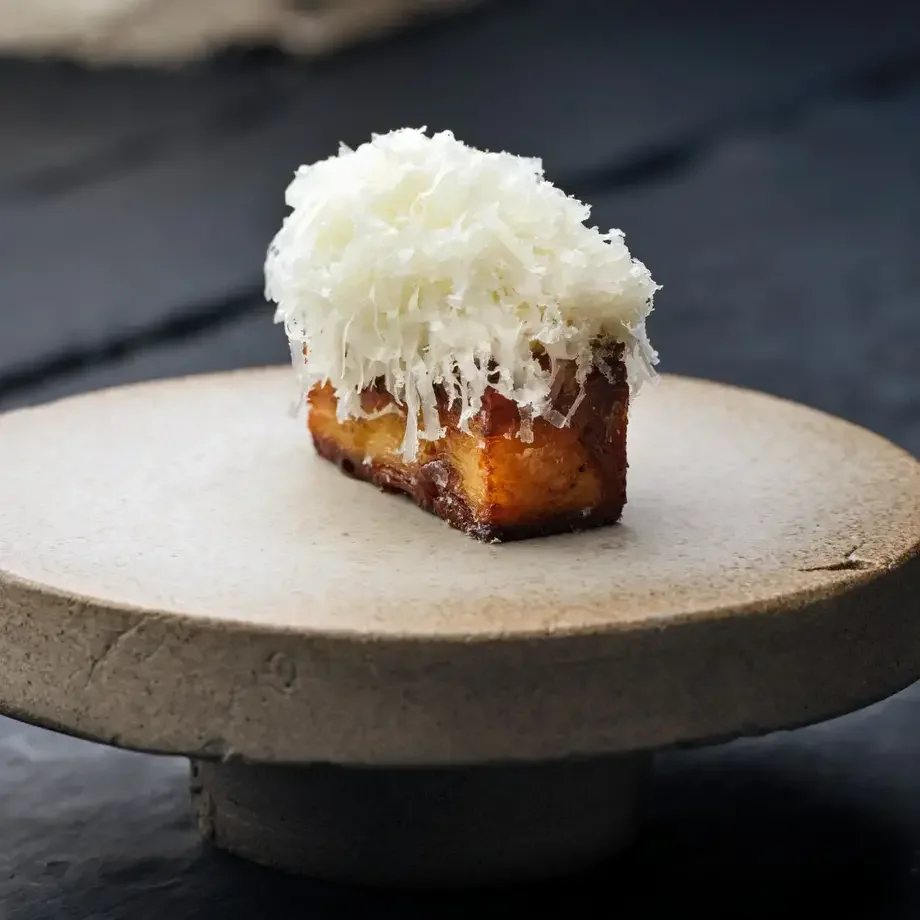 L'Enclume's Berkswell pudding on a plinth.