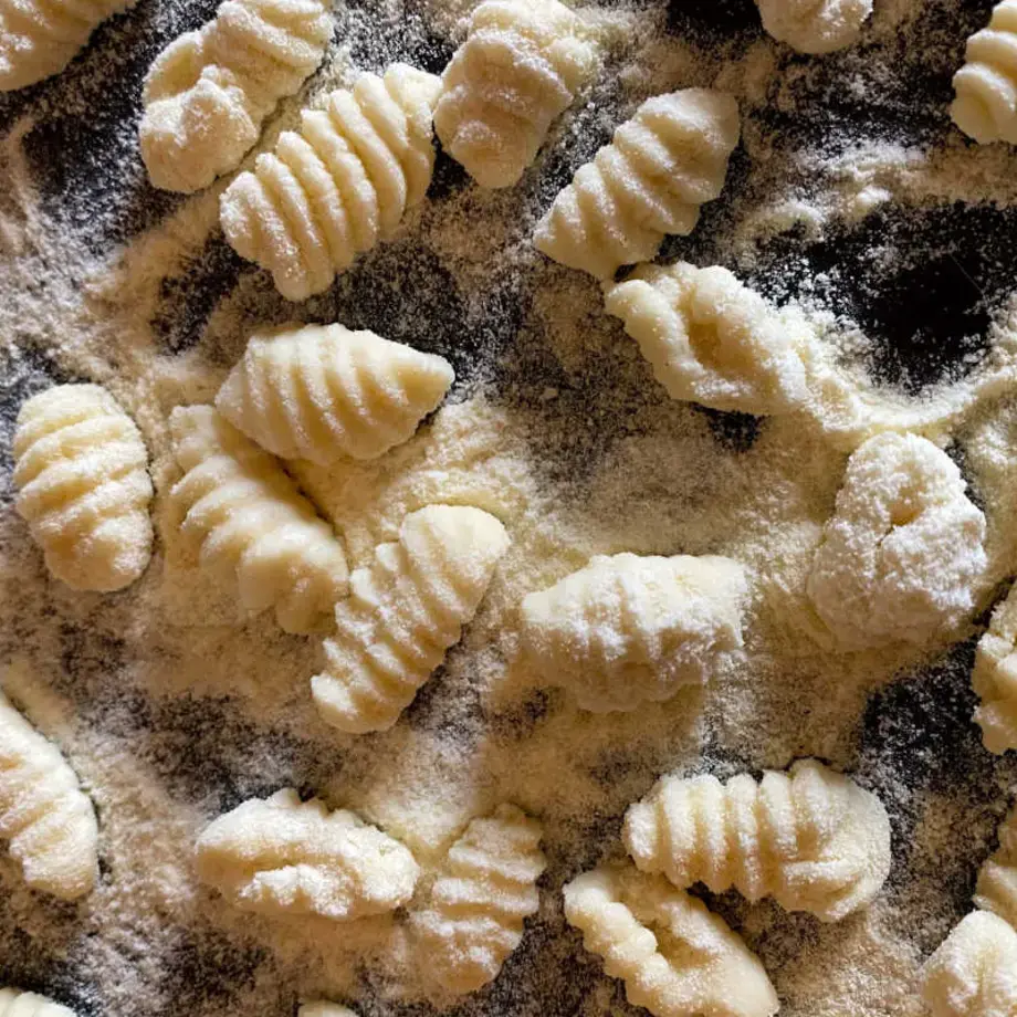 Ricotta cavatelli coated in semolina flour.