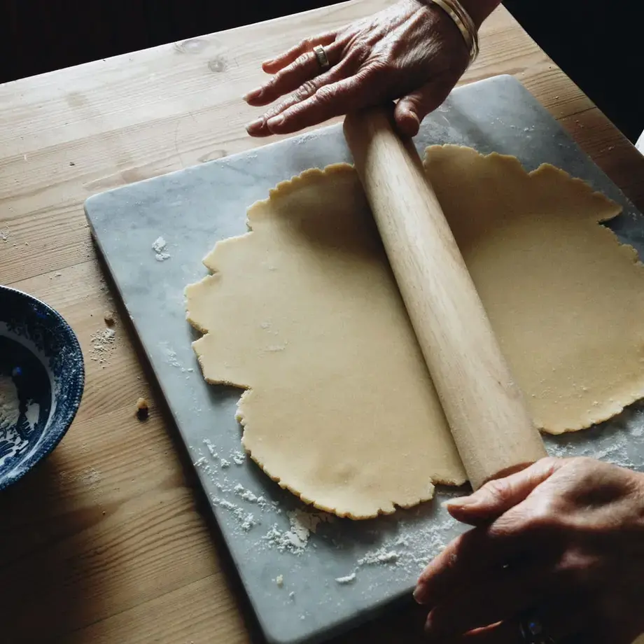 girl preparing pasta