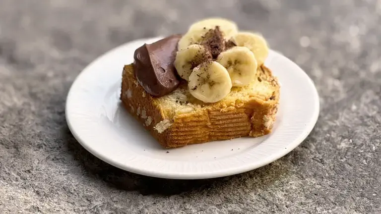 Colomba with chocolate mousse, bananas and chocolate curls plated
