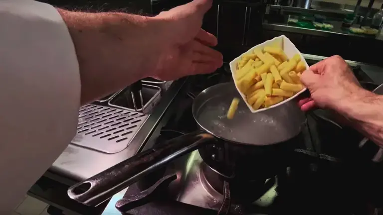 Cooking rigatoni
