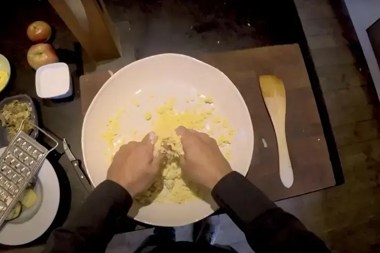 mix potatoes with flour for maluns