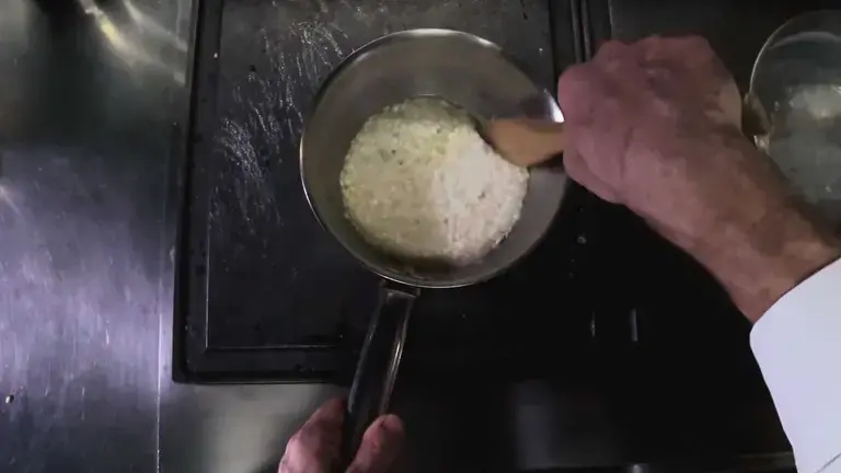 Stiring risotto
