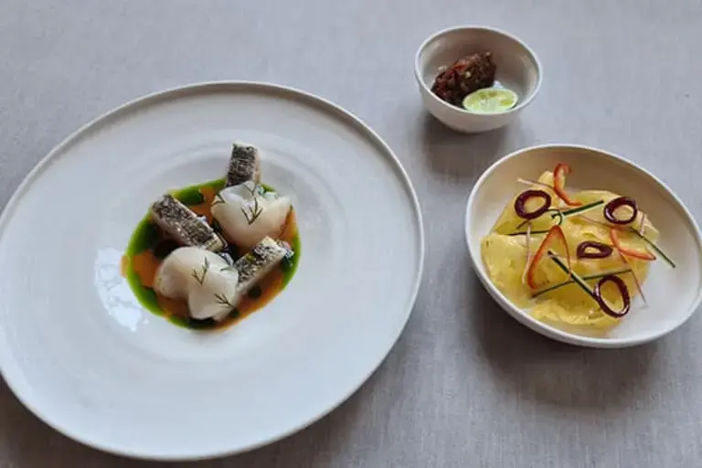 Plating broth, salad and fish
