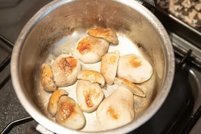 Cooking mushrooms Courtesy of Nicole Bozzao 